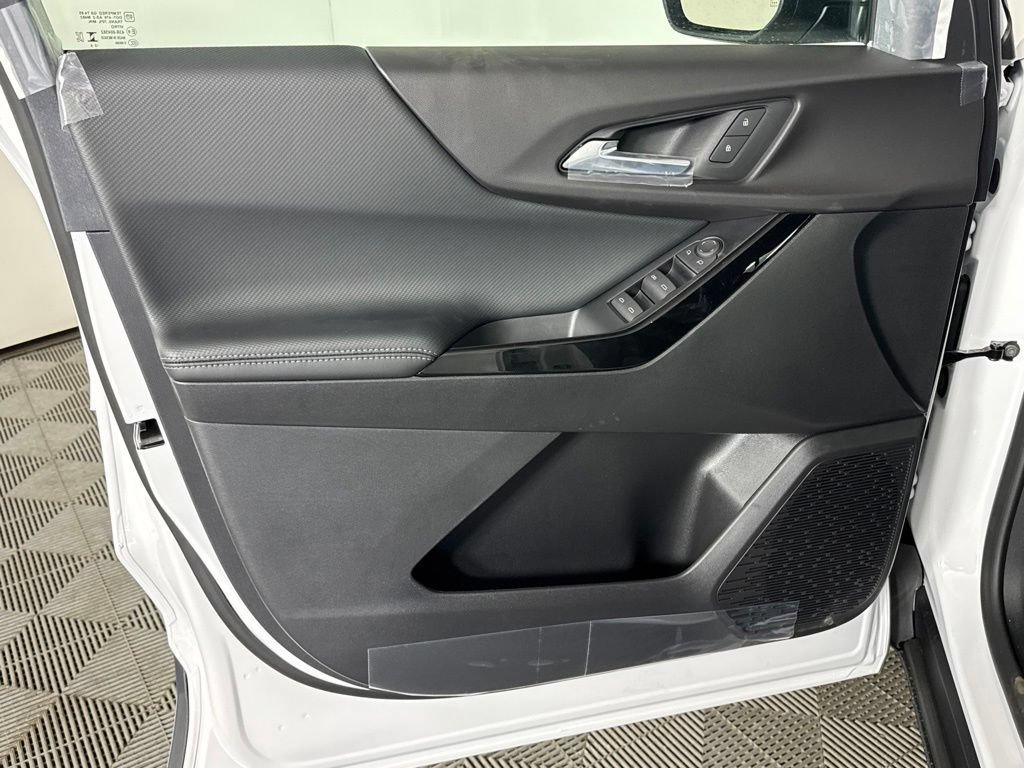 2027 Chevrolet Equinox LT - Photo 21