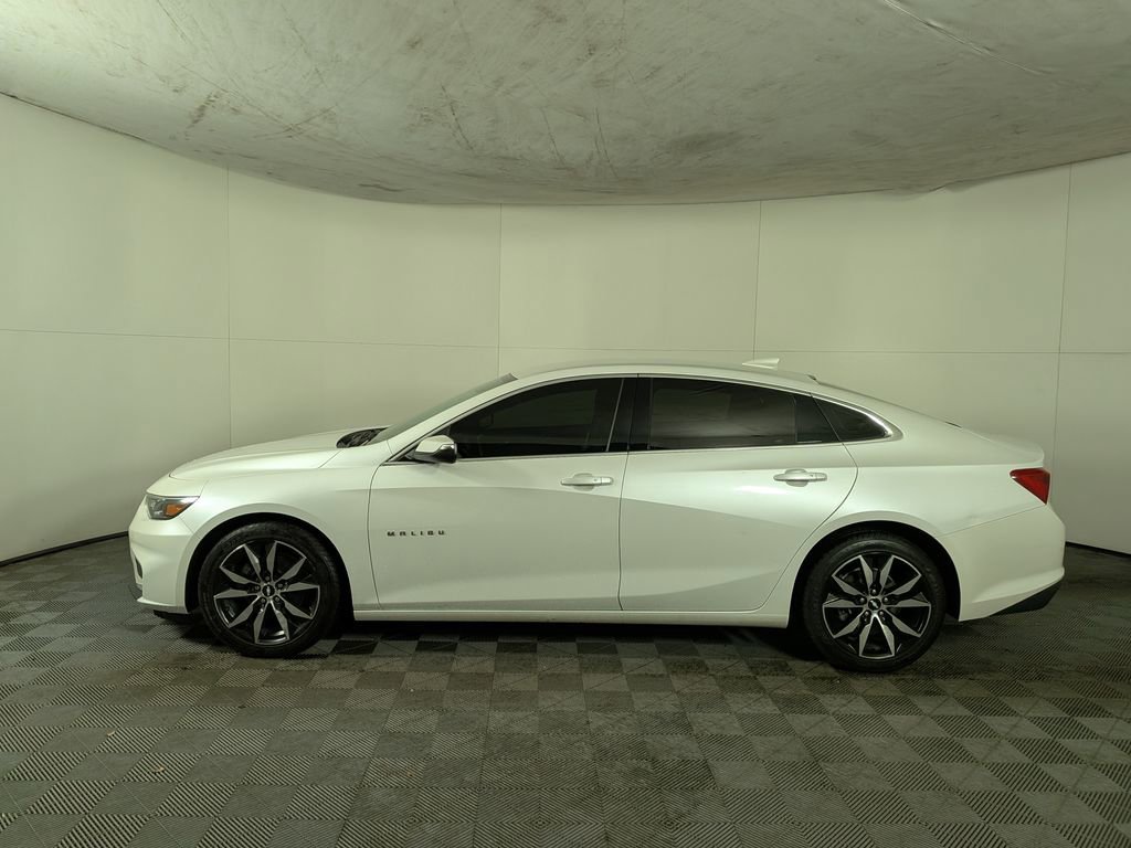 2017 Chevrolet Malibu 1LT photo 2