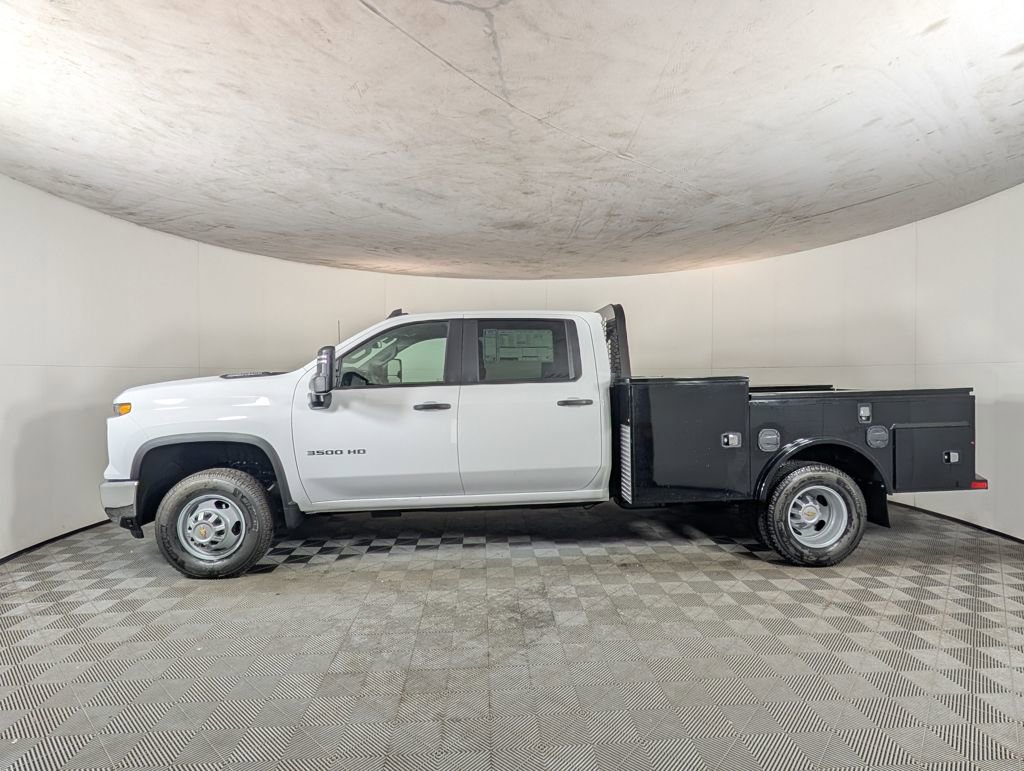 2025 Chevrolet Silverado 3500HD Work Truck photo 3