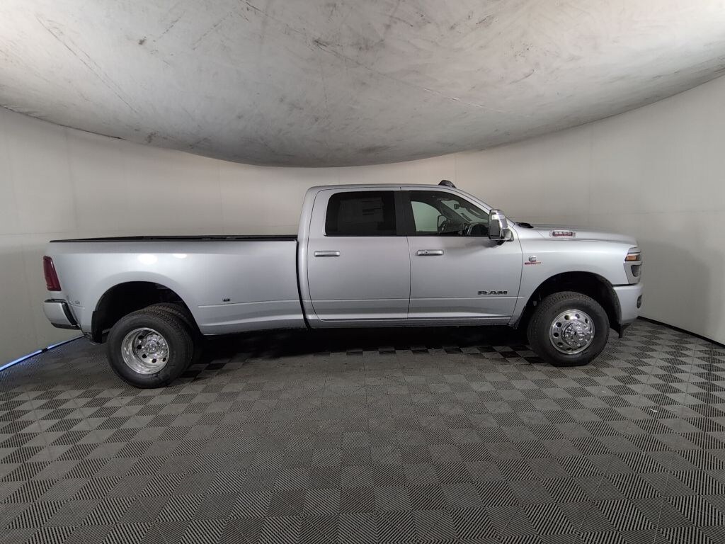 New 2026 Ram 3500 LARAMIE CREW CAB 4X4 8' BOX Pickup