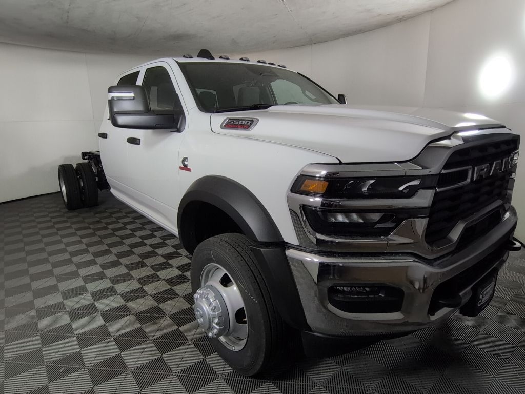 New 2026 Ram 5500 Chassis Cab TRADESMAN CREW 4X4 84' CA Pickup