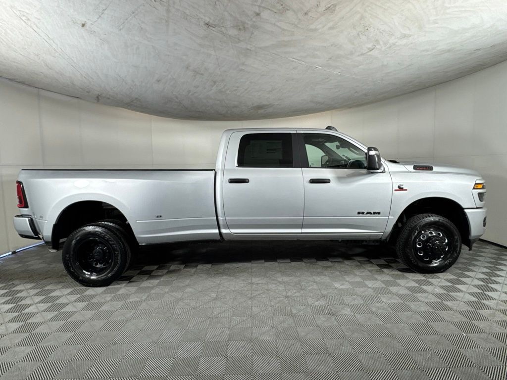 New 2026 Ram 3500 BIG HORN CREW CAB 4X4 8' BOX Pickup