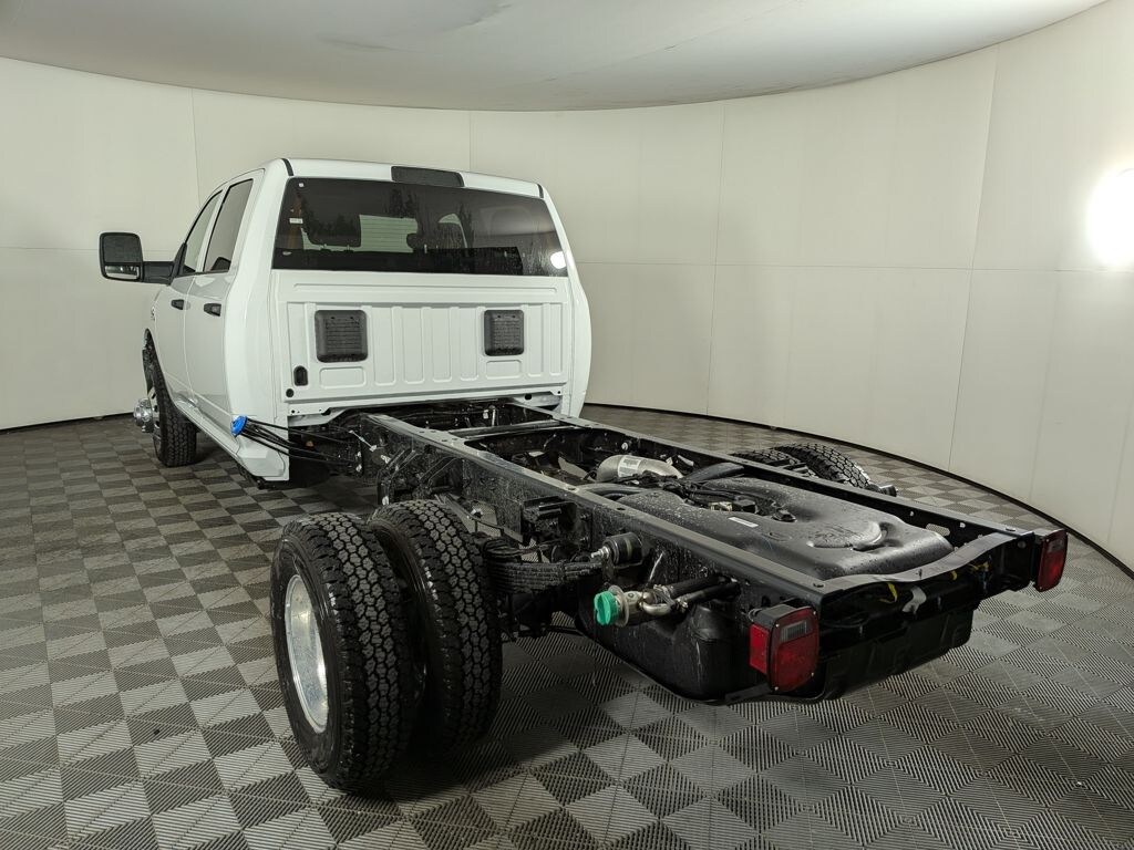 New 2025 Ram 3500 Chassis Cab 3500 TRADESMAN CREW CAB CHASSIS 4X4 60' CA Pickup