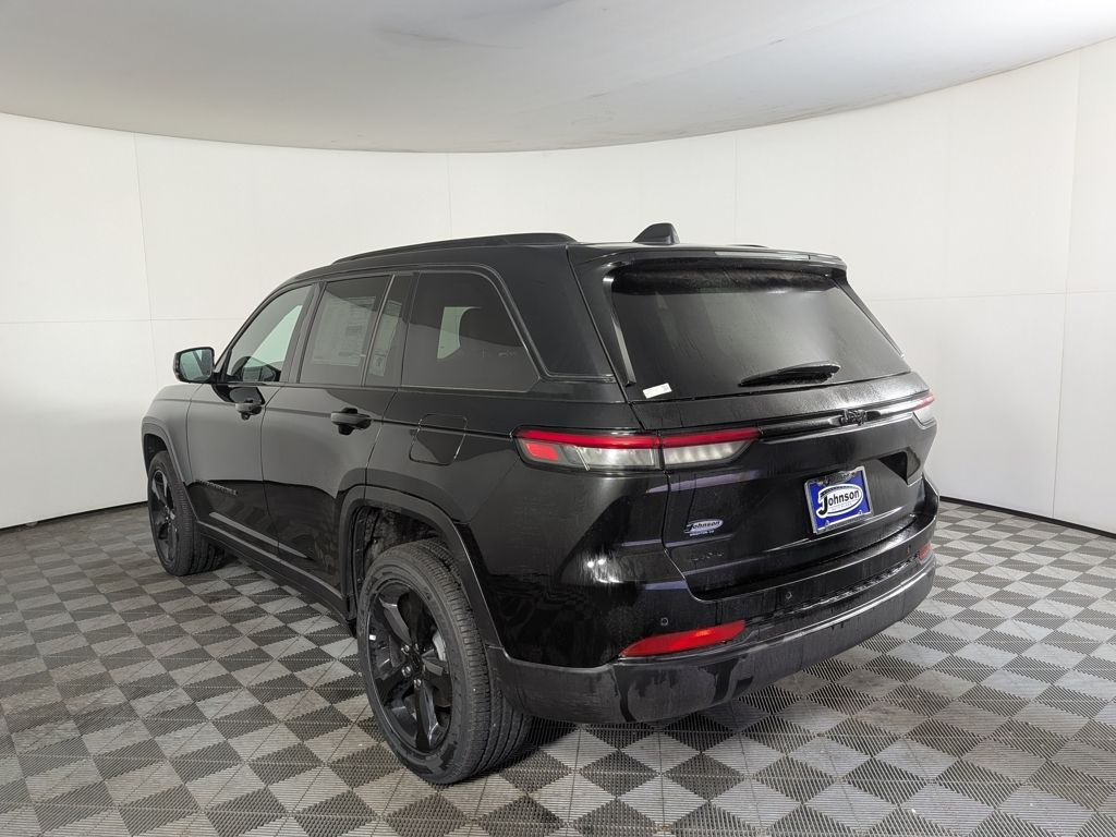 2025 Jeep Grand Cherokee Altitude X photo 3