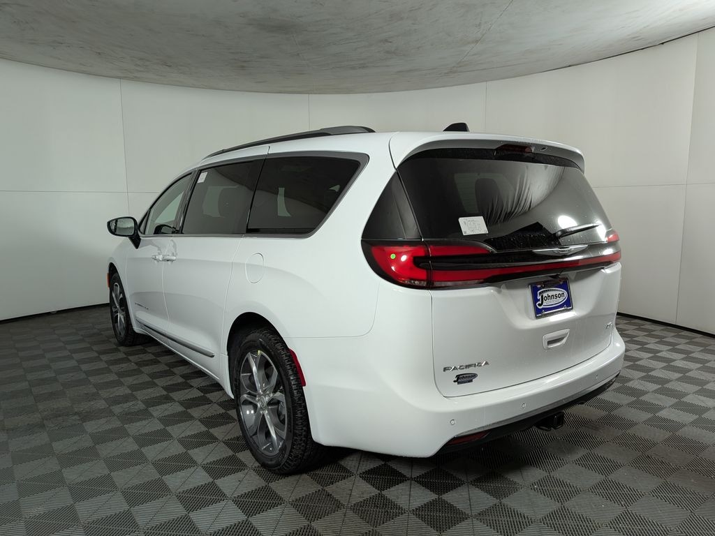 New 2026 Chrysler Pacifica PINNACLE AWD Passenger Van
