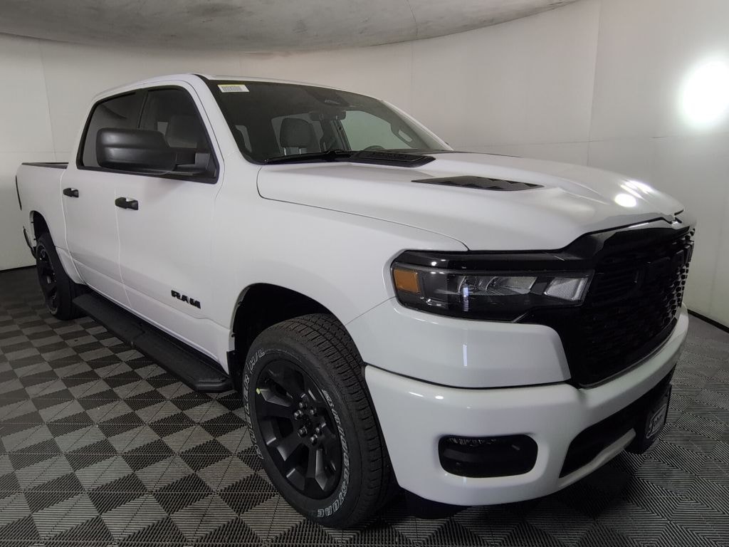 New 2026 Ram 1500 EXPRESS CREW CAB 4X4 5'7 BOX Pickup