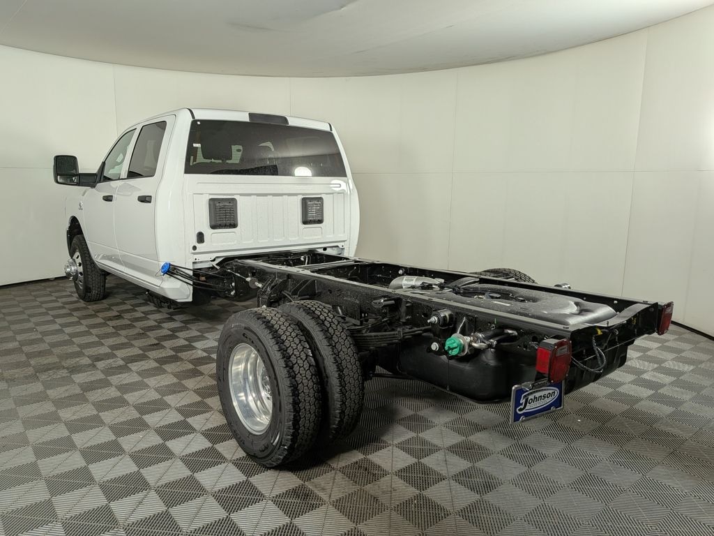 New 2025 Ram 3500 Chassis Cab 3500 TRADESMAN CREW CAB CHASSIS 4X4 60' CA Pickup