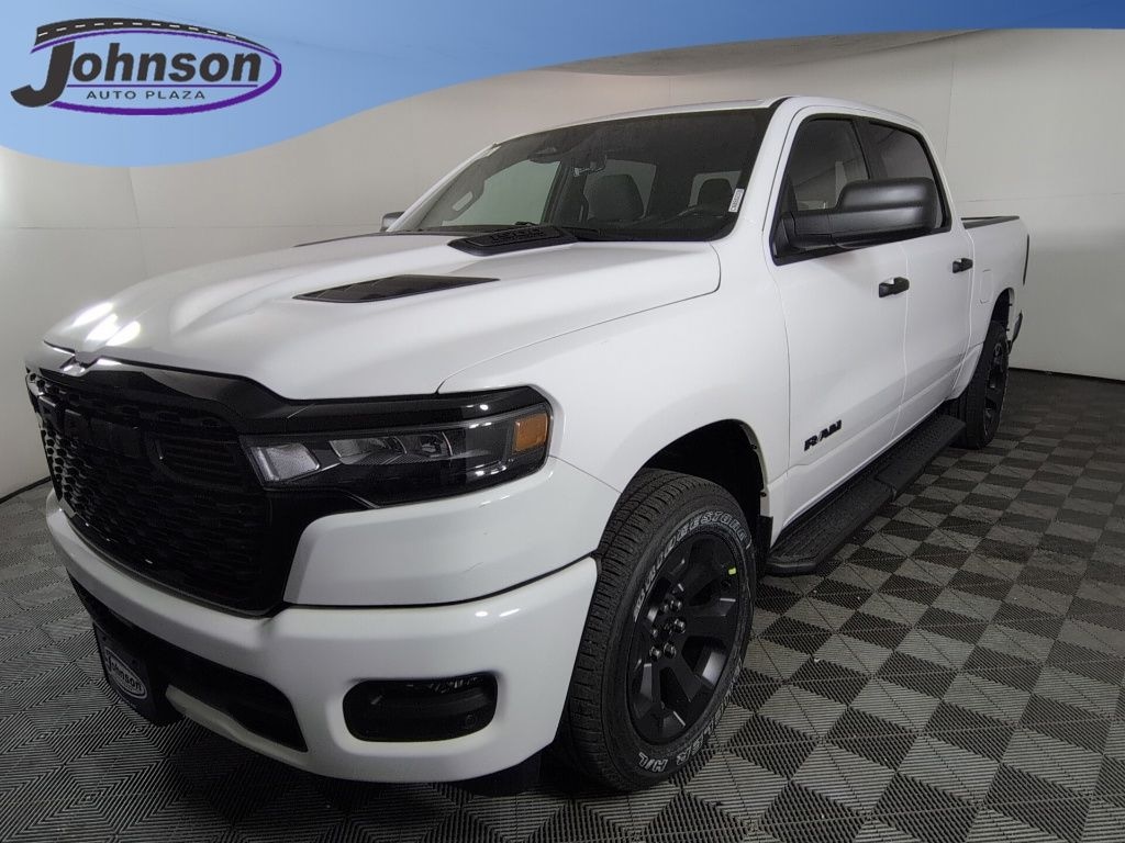 New 2026 Ram 1500 EXPRESS CREW CAB 4X4 5'7 BOX Pickup