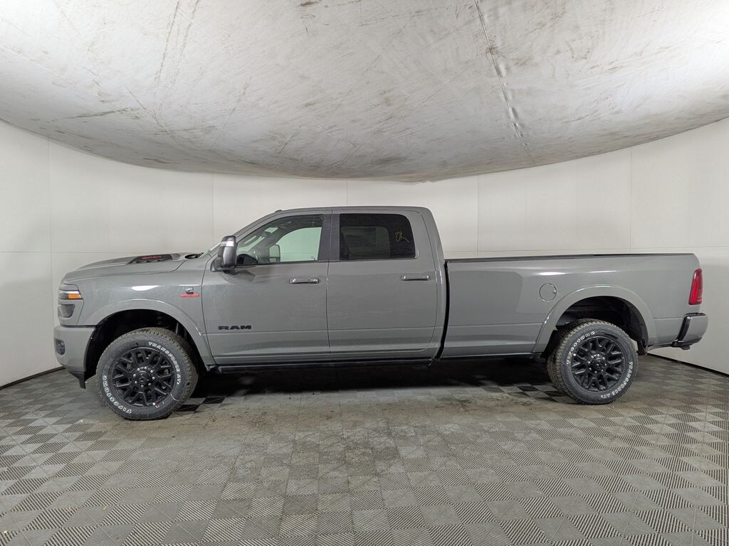 New 2026 Ram 3500 LIMITED CREW CAB 4X4 8' BOX Pickup