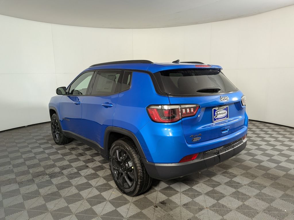 2025 Jeep Compass Latitude photo 4