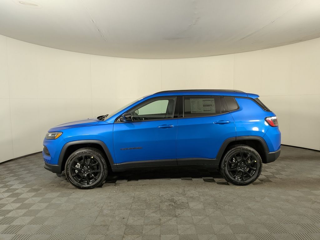 2025 Jeep Compass Latitude photo 3