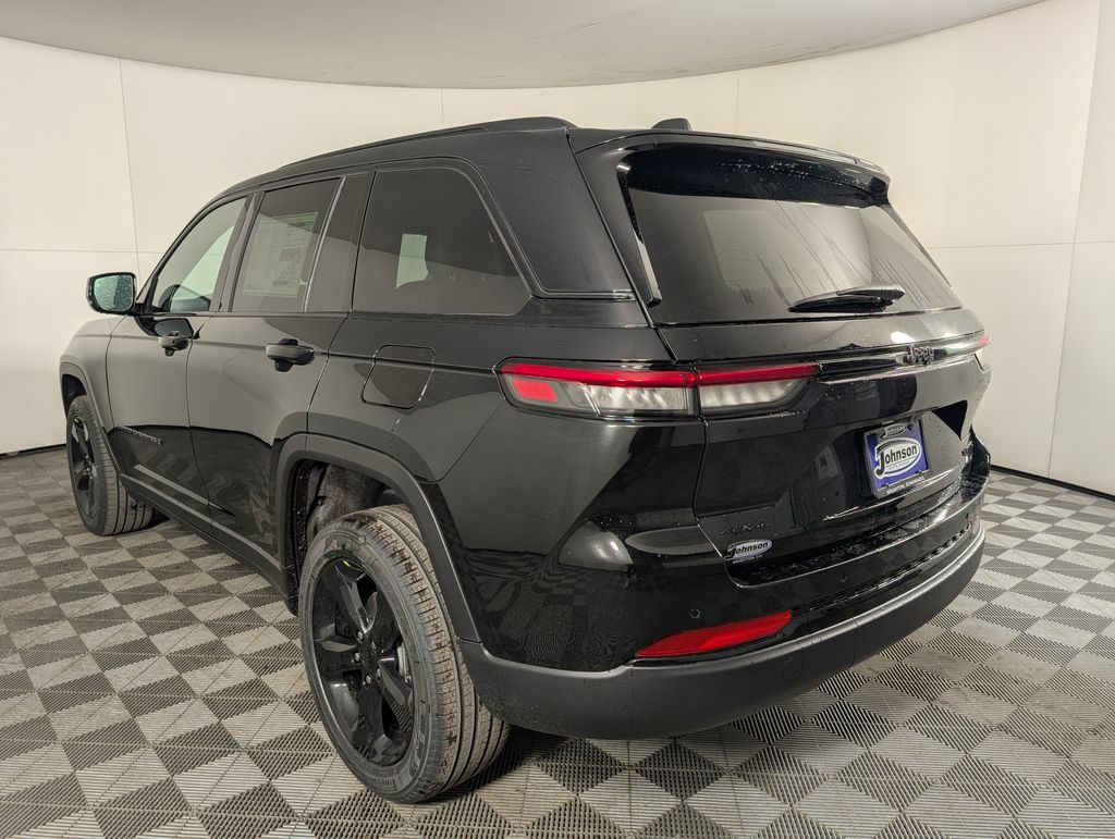 2025 Jeep Grand Cherokee Limited photo 4