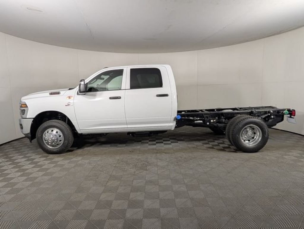 New 2025 Ram 3500 Chassis Cab 3500 TRADESMAN CREW CAB CHASSIS 4X4 60' CA Pickup