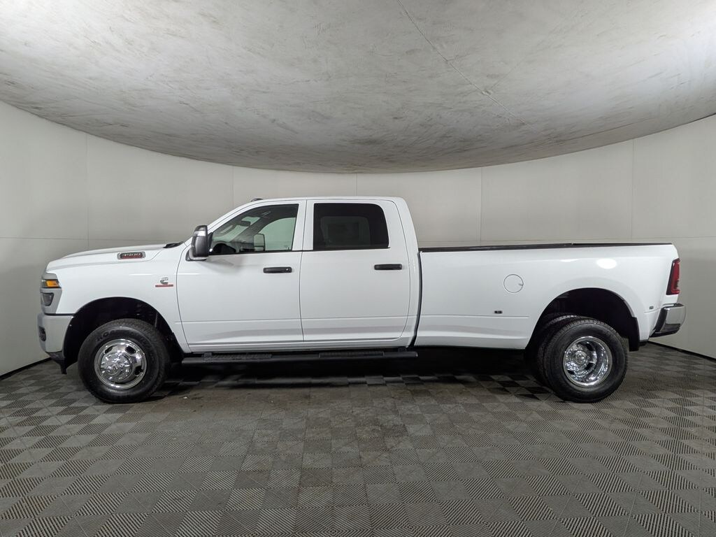 New 2026 Ram 3500 TRADESMAN CREW CAB 4X4 8' BOX Pickup