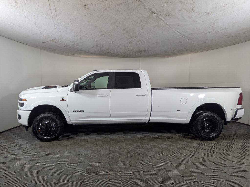 New 2026 Ram 3500 LIMITED CREW CAB 4X4 8' BOX Pickup