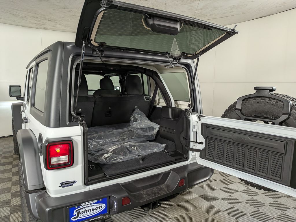 2026 Jeep Wrangler 4-Door Willys - Photo 9