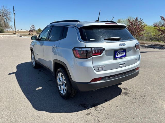 2025 Jeep Compass Latitude photo 4