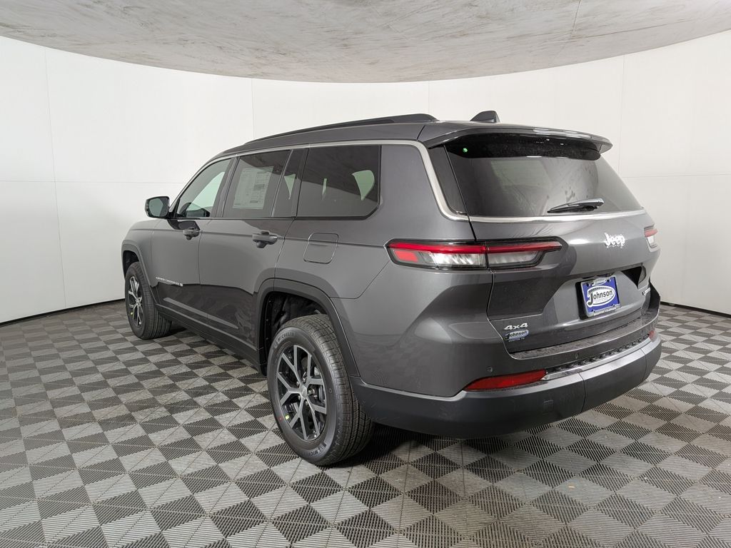 2025 Jeep Grand Cherokee Limited photo 3