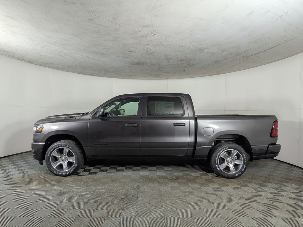 New 2026 Ram 1500 EXPRESS CREW CAB 4X4 5'7 BOX Pickup