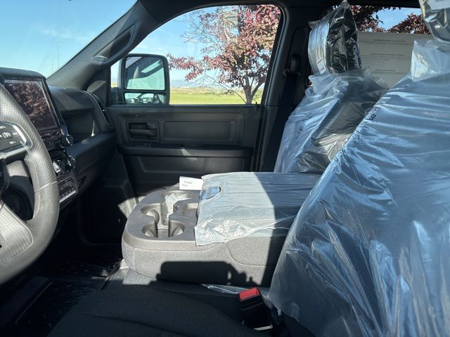 2025 Ram 5500 Tradesman photo 2