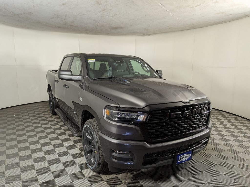 New 2026 Ram 1500 EXPRESS CREW CAB 4X4 5'7 BOX Pickup