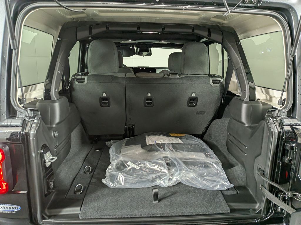 2026 Jeep Wrangler 4-Door Willys - Photo 10