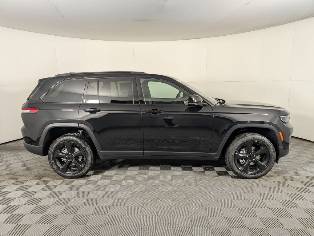 2025 Jeep Grand Cherokee Altitude X photo 4