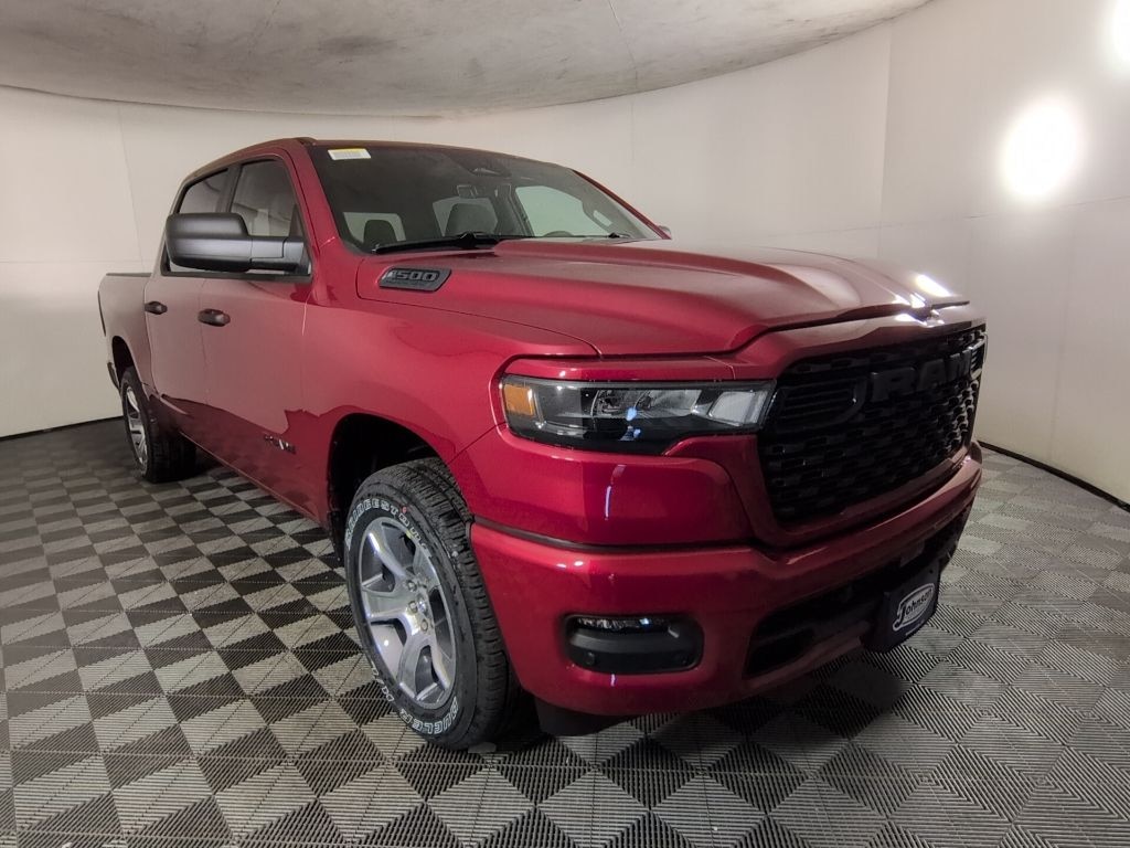 New 2026 Ram 1500 EXPRESS CREW CAB 4X4 5'7 BOX Pickup