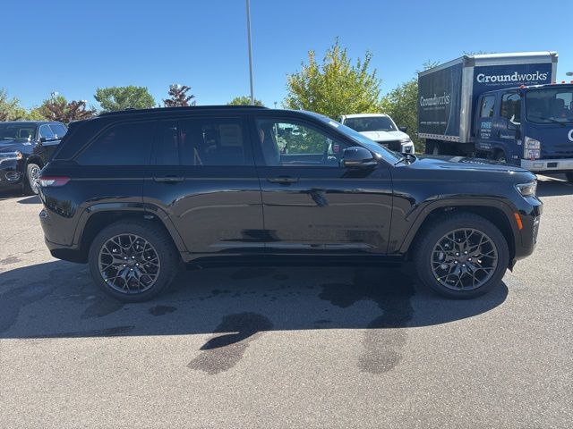 2025 Jeep Grand Cherokee Summit photo 4