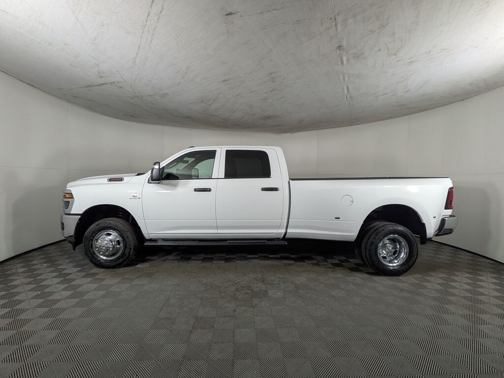 New 2026 Ram 3500 TRADESMAN CREW CAB 4X4 8' BOX Pickup