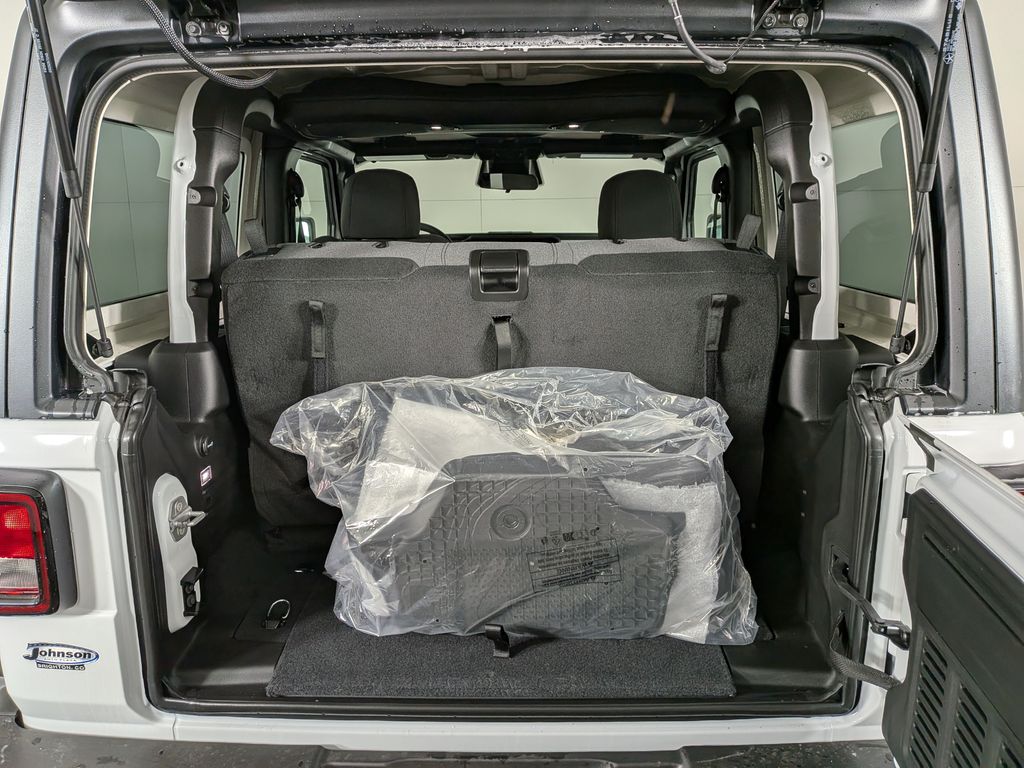 2026 Jeep Wrangler 2-Door Willys - Photo 10