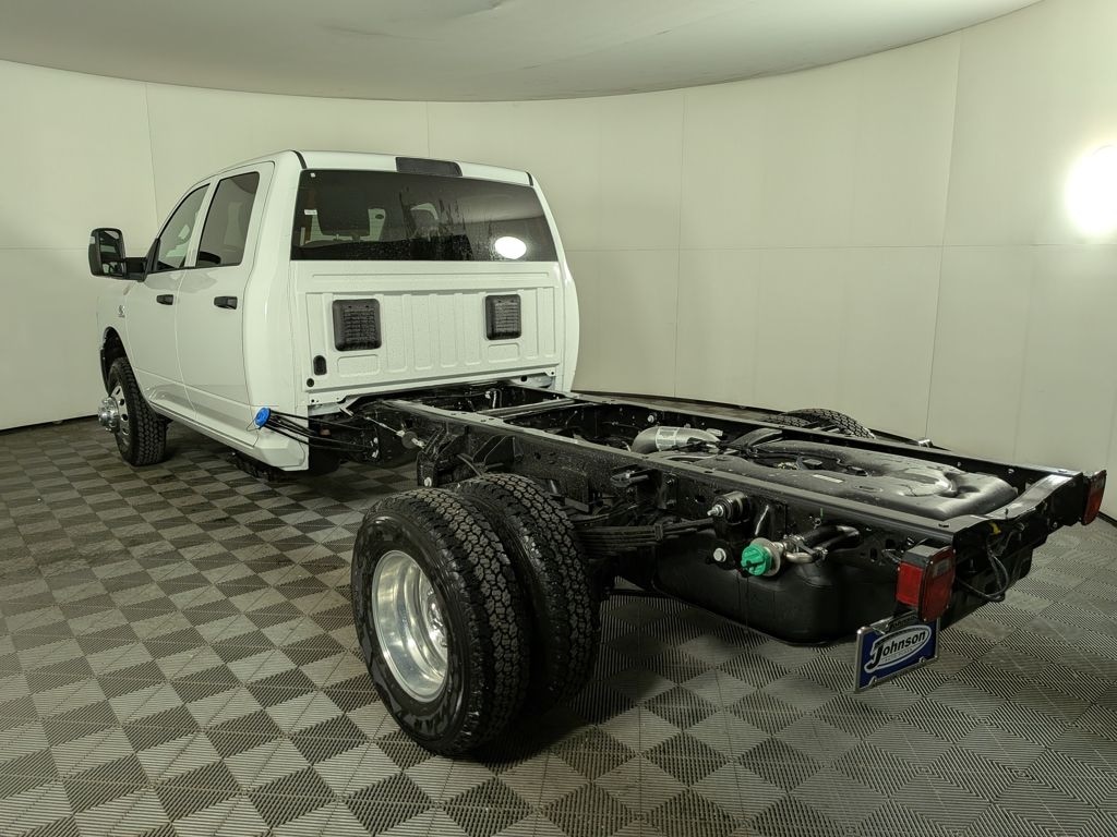 New 2025 Ram 3500 Chassis Cab 3500 TRADESMAN CREW CAB CHASSIS 4X4 60' CA Pickup