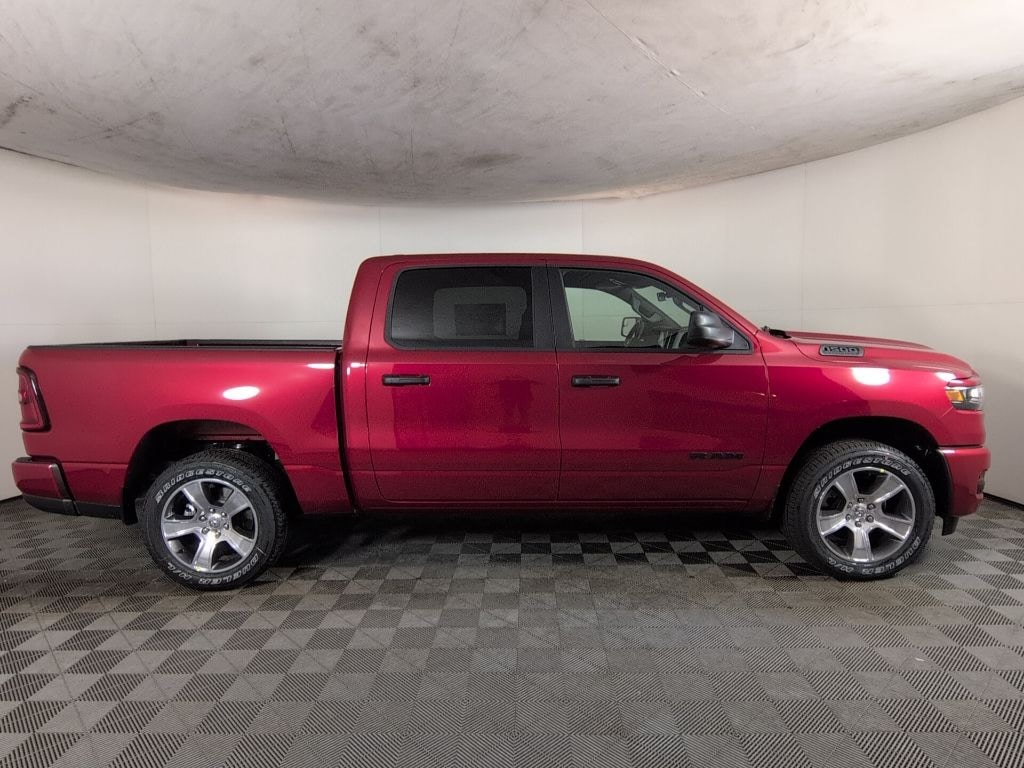 New 2026 Ram 1500 EXPRESS CREW CAB 4X4 5'7 BOX Pickup
