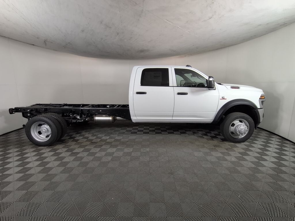 New 2026 Ram 5500 Chassis Cab TRADESMAN CREW 4X4 84' CA Pickup