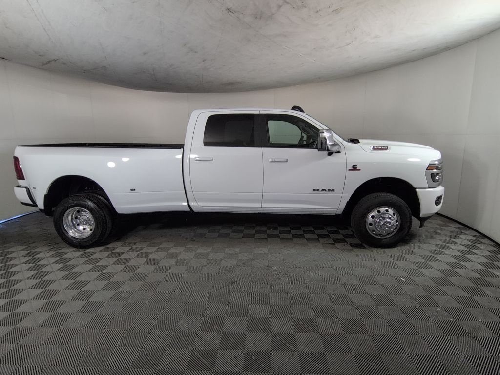 New 2026 Ram 3500 LARAMIE CREW CAB 4X4 8' BOX Pickup