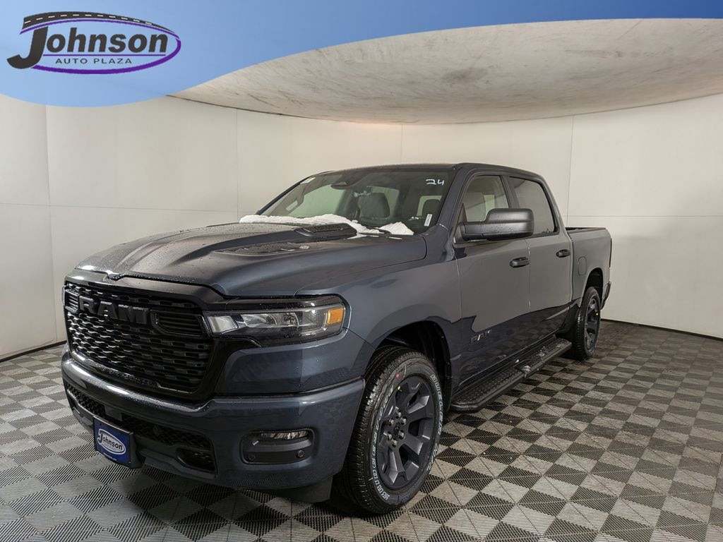 New 2026 Ram 1500 EXPRESS CREW CAB 4X4 5'7 BOX Pickup