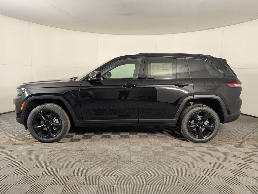2025 Jeep Grand Cherokee Limited photo 3
