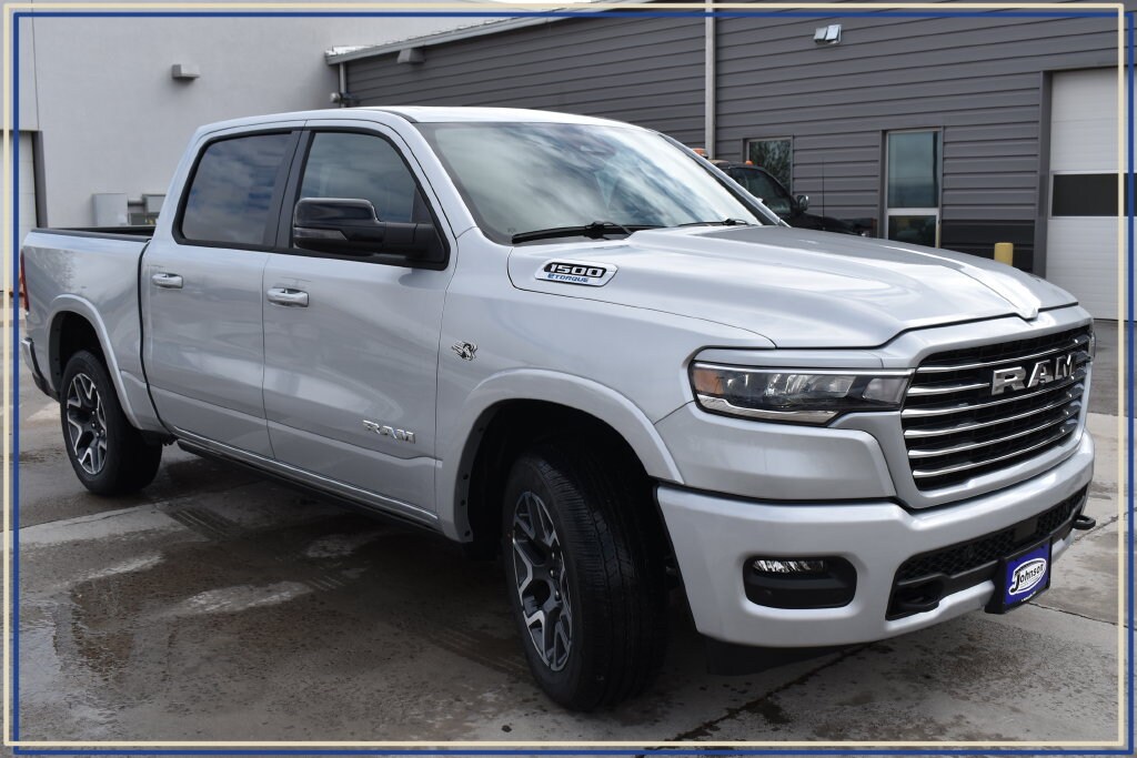 New 2026 Ram 1500 LARAMIE CREW CAB 4X4 5'7 BOX Pickup
