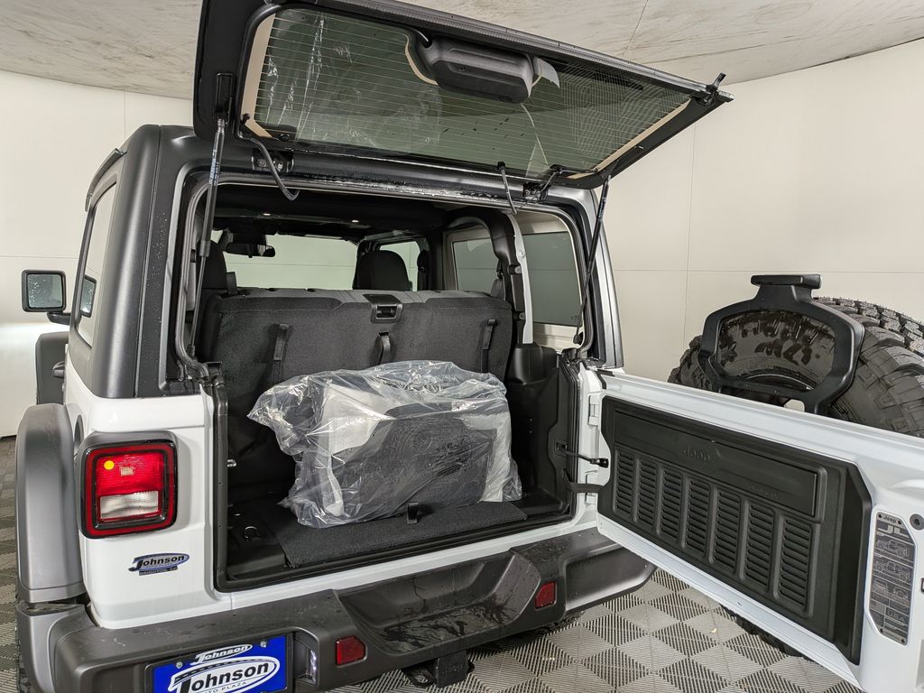 2026 Jeep Wrangler 2-Door Willys - Photo 9
