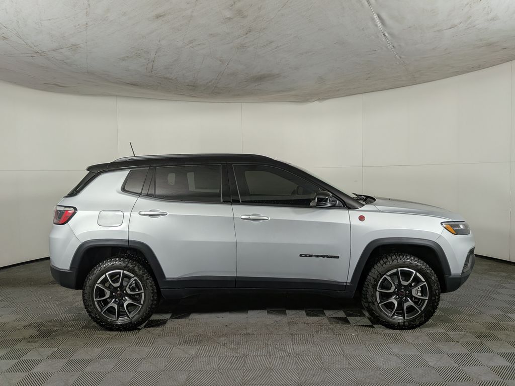 2026 Jeep Compass Trailhawk - Photo 6
