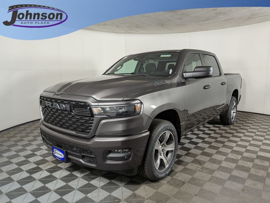 New 2026 Ram 1500 EXPRESS CREW CAB 4X4 5'7 BOX Pickup