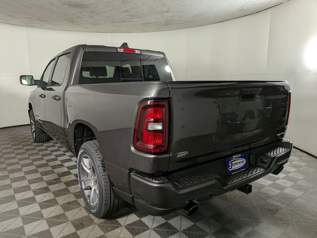 New 2026 Ram 1500 EXPRESS CREW CAB 4X4 5'7 BOX Pickup