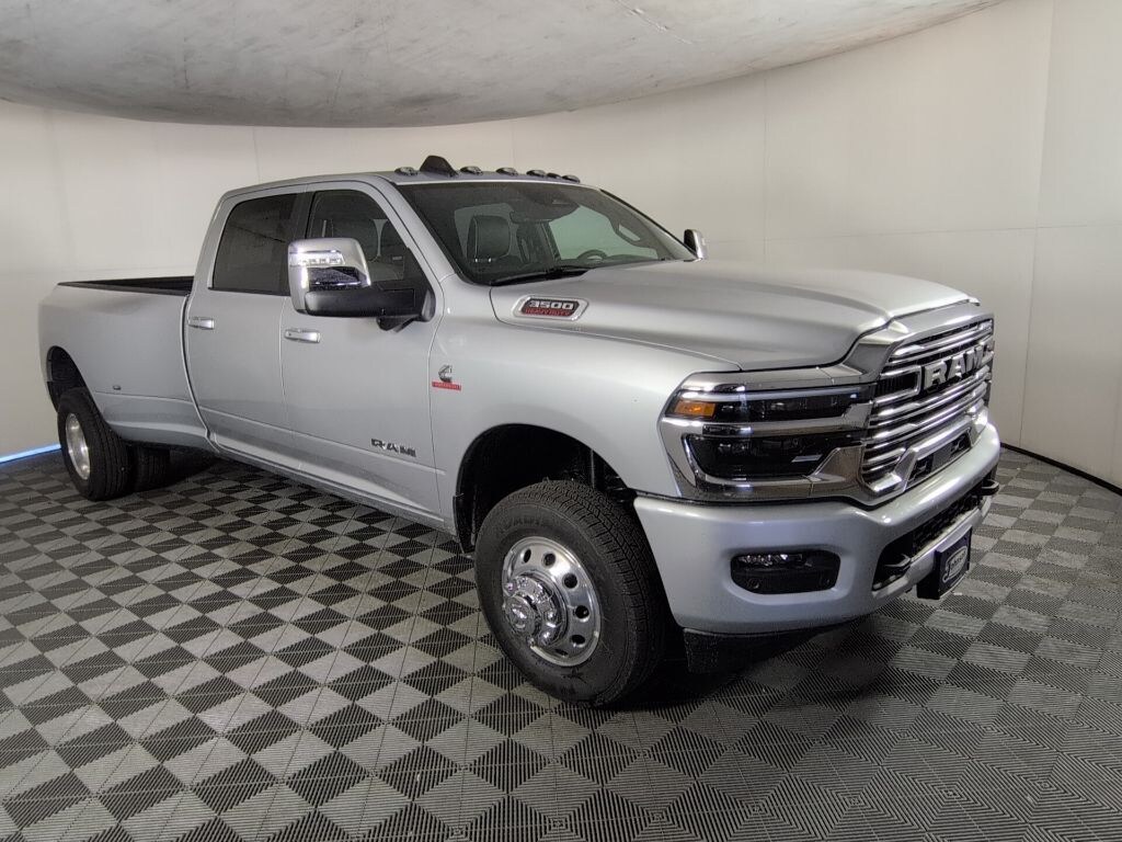 New 2026 Ram 3500 LARAMIE CREW CAB 4X4 8' BOX Pickup