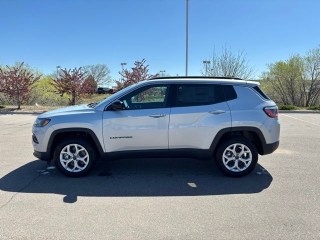 2025 Jeep Compass Latitude photo 3