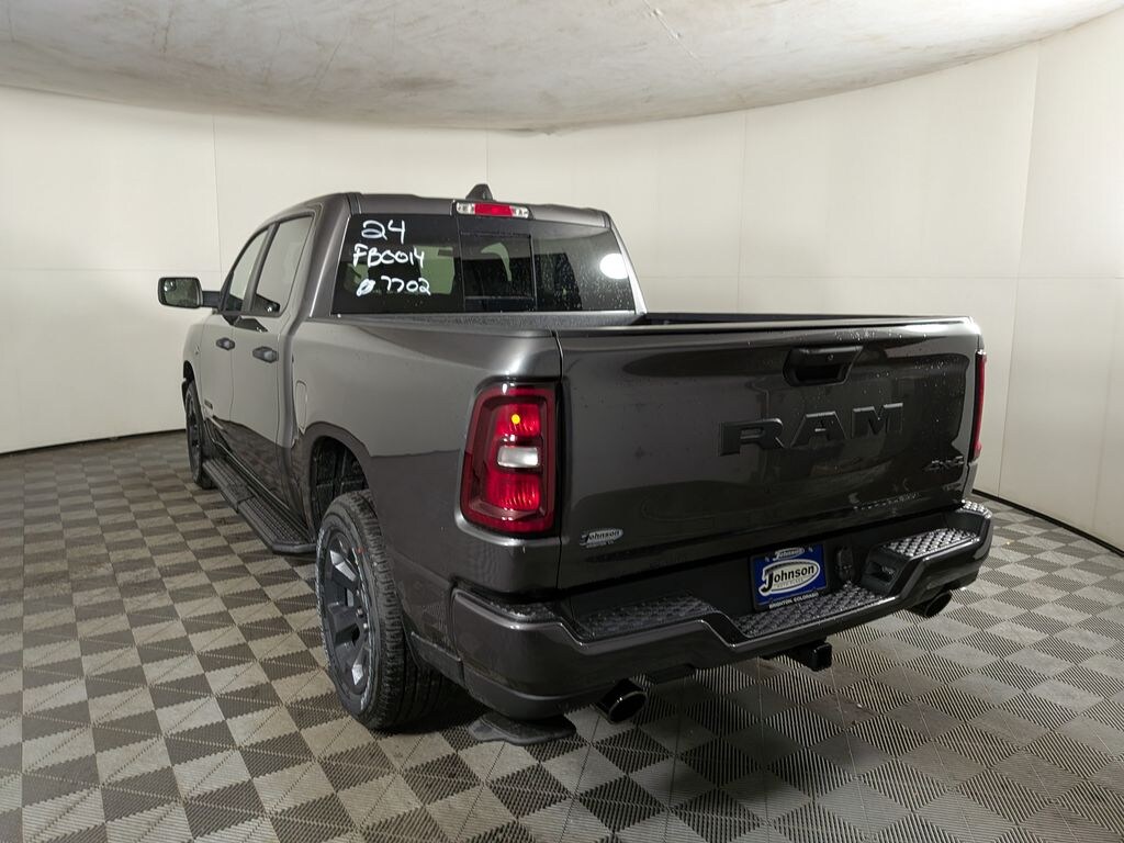 New 2026 Ram 1500 EXPRESS CREW CAB 4X4 5'7 BOX Pickup