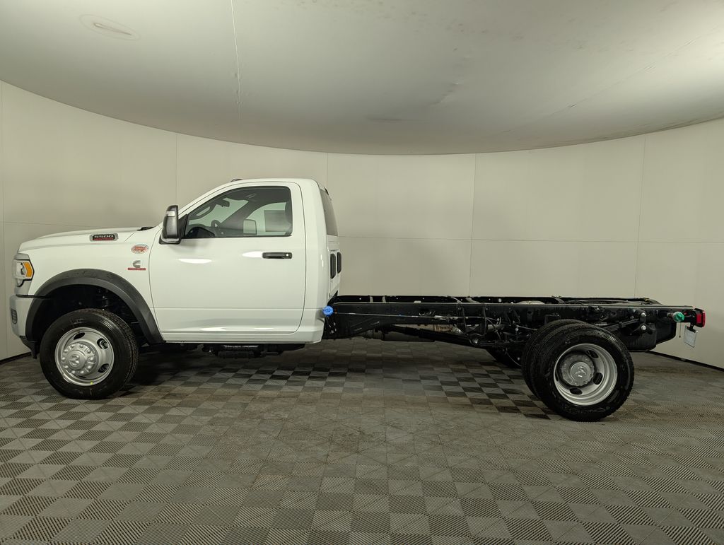 2024 Ram 5500 Tradesman photo 3