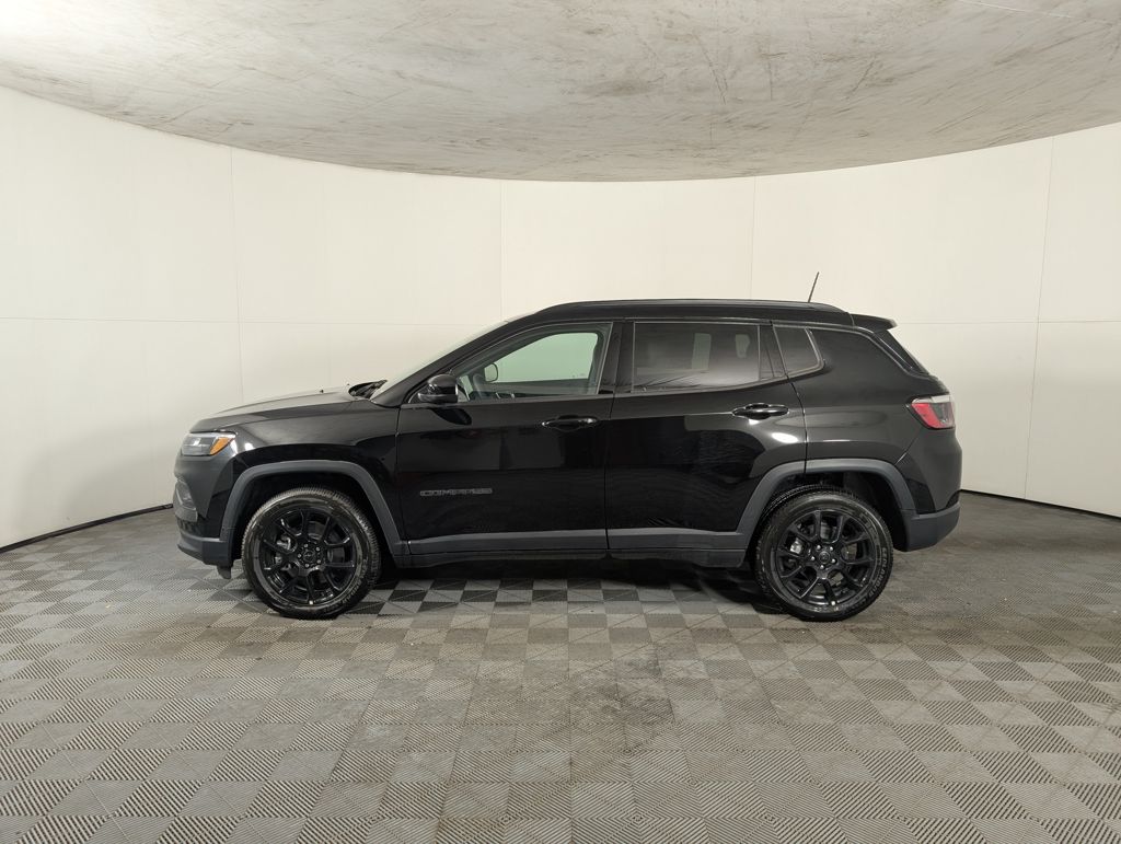 2025 Jeep Compass Latitude Altitude Special Edition photo 3