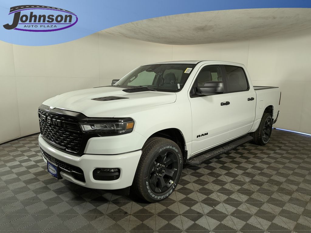 2026 Ram 1500 EXPRESS CREW CAB 4X4 5'7 BOX
