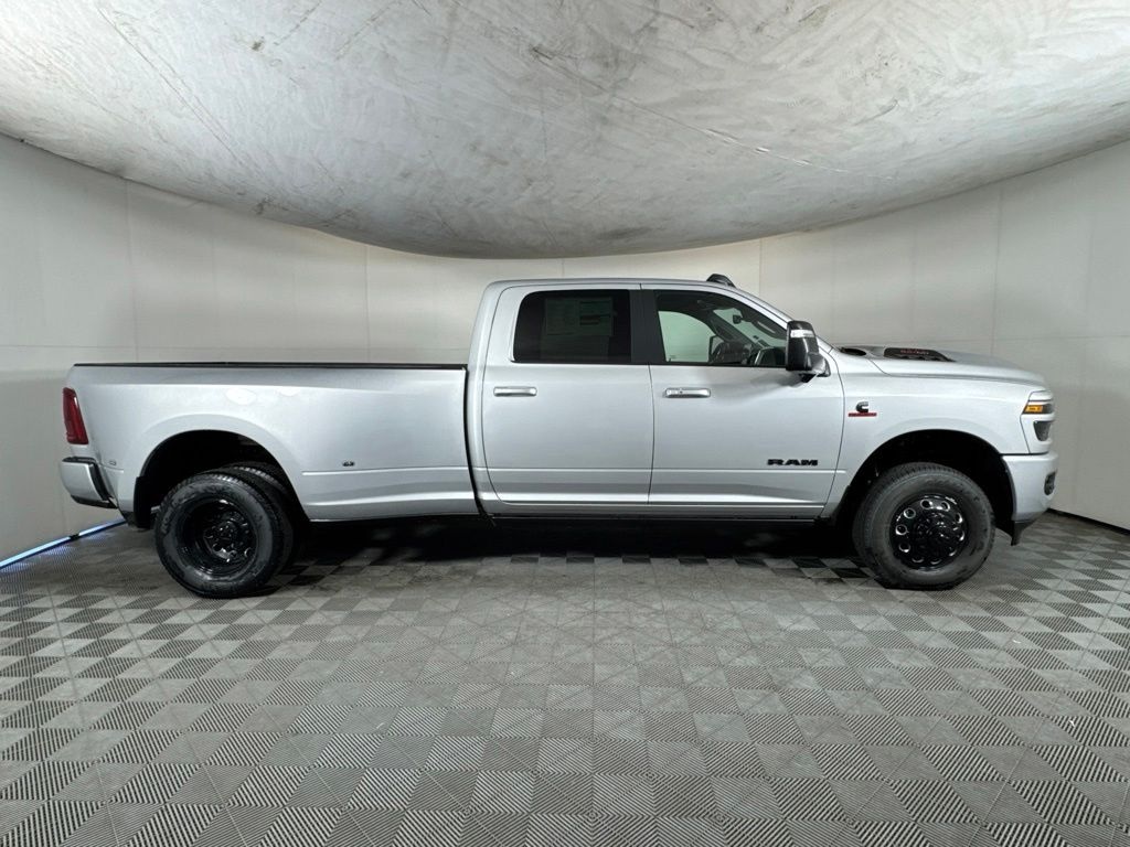 New 2026 Ram 3500 LARAMIE CREW CAB 4X4 8' BOX Pickup