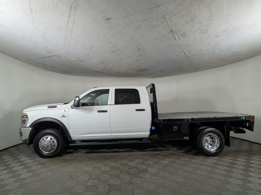 New 2026 Ram 3500 Chassis Cab TRADESMAN CREW 4X4 60' CA Pickup